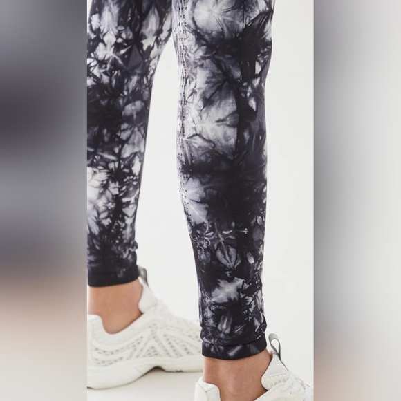 Free People Movement Good Karma Tie Dye Leggings - Picture 4 of 15